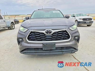 Piąte zdjęcie samochodu w środku: 2022 TOYOTA HIGHLANDER XLE VIN:5TDGZRBH4NS183306 - miniatura