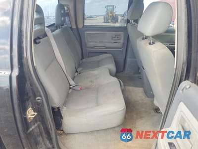 Zdjęcie 10 z 13 samochodu: 2005 DODGE DAKOTA QUAD SLT VIN:1D7HW48N75S331801 - miniatura