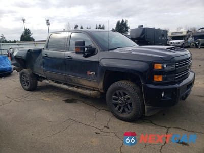 Czwarte zdjęcie samochodu z boku: 2019 CHEVROLET SILVERADO K2500 HEAVY DUTY LTZ VIN:1GC1KTEY1KF149578 - miniatura