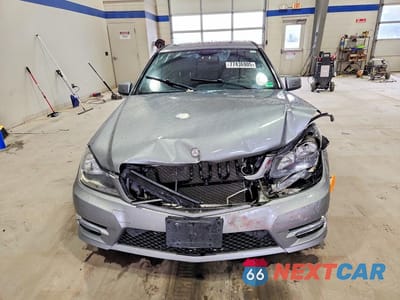 Piąte zdjęcie samochodu w środku: 2014 MERCEDES-BENZ C 300 4MATIC VIN:WDDGF8AB8EG251638 - miniatura