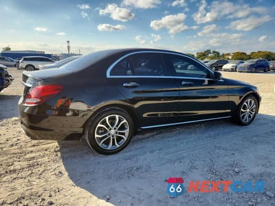 Trzecie zdjęcie samochodu z tyłu: 2016 MERCEDES-BENZ C 300 4MATIC VIN:55SWF4KB8GU176223 - miniatura