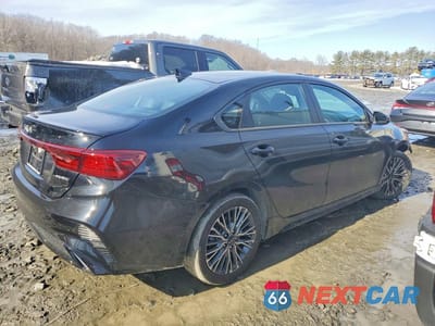 Trzecie zdjęcie samochodu z tyłu: 2023 KIA FORTE GT-LINE VIN:3KPF54AD9PE601283 - miniatura