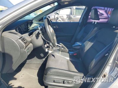 Zdjęcie 7 z 12 samochodu: 2016 HONDA ACCORD SPORT VIN:1HGCR2F57GA201854 - miniatura