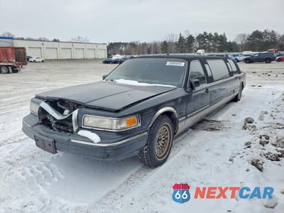 1995 LINCOLN TOWN CAR EXECUTIVE 1LNLM81W8SY729429 - główne zdjęcie licytacji z USA - miniatura