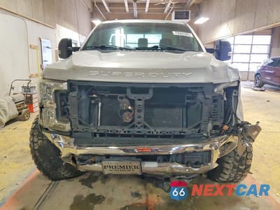 Piąte zdjęcie samochodu w środku: 2017 FORD F250 SUPER DUTY VIN:1FTBF2B67HEB16833 - miniatura