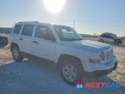 Czwarte zdjęcie samochodu z boku: 2016 JEEP PATRIOT SPORT VIN:1C4NJPBB7GD774355 - miniatura