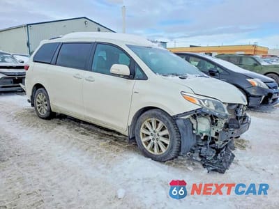 Czwarte zdjęcie samochodu z boku: 2017 TOYOTA SIENNA XLE VIN:5TDDZ3DC3HS176532 - miniatura