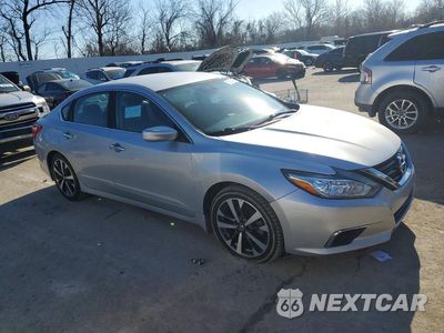 Czwarte zdjęcie samochodu z boku: 2016 NISSAN ALTIMA 2.5 SR VIN:1N4AL3AP7GC118988 - miniatura
