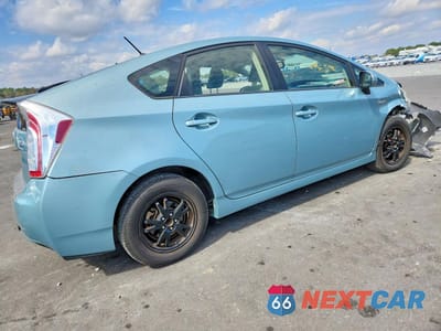 Trzecie zdjęcie samochodu z tyłu: 2013 TOYOTA PRIUS FOUR VIN:JTDKN3DU2D5666083 - miniatura