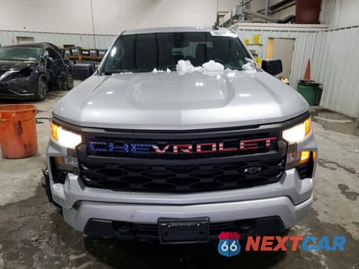 Piąte zdjęcie samochodu w środku: 2022 CHEVROLET SILVERADO K1500 CUSTOM VIN:3GCPDBEKXNG518645 - miniatura