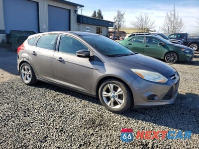Czwarte zdjęcie samochodu z boku: 2013 FORD FOCUS SE VIN:1FADP3K24DL184348 - miniatura