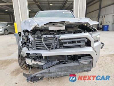 Piąte zdjęcie samochodu w środku: 2025 TOYOTA 4RUNNER SR5 VIN:JTEVA5BR8S5005525 - miniatura