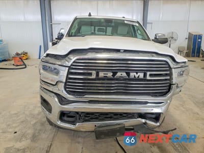 Piąte zdjęcie samochodu w środku: 2022 RAM 2500 LARAMIE VIN:3C6UR5NL3NG115886 - miniatura