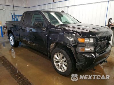 Czwarte zdjęcie samochodu z boku: 2021 CHEVROLET SILVERADO K1500 CUSTOM VIN:1GCRYBEK0MZ147524 - miniatura
