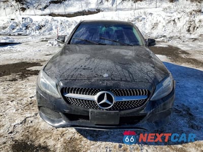 Piąte zdjęcie samochodu w środku: 2017 MERCEDES-BENZ C 300 4MATIC VIN:55SWF4KB5HU179369 - miniatura