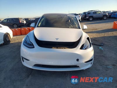 Piąte zdjęcie samochodu w środku: 2021 TESLA MODEL Y VIN:5YJYGAEEXMF275293 - miniatura