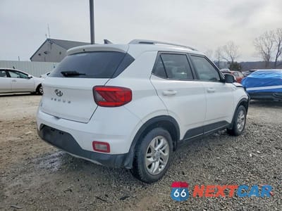 Trzecie zdjęcie samochodu z tyłu: 2020 HYUNDAI VENUE SEL VIN:KMHRC8A35LU014717 - miniatura