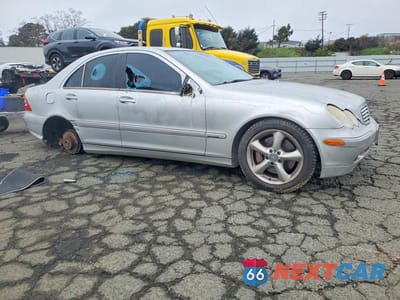 Czwarte zdjęcie samochodu z boku: 2004 MERCEDES-BENZ C 320 VIN:WDBRF64J74F482169 - miniatura