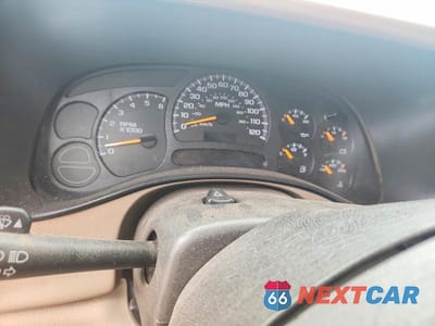 Zdjęcie 9 z 12 samochodu: 2005 CHEVROLET SUBURBAN C1500 VIN:1GNEC16ZX5J122088 - miniatura