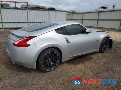 Trzecie zdjęcie samochodu z tyłu: 2016 NISSAN 370Z BASE VIN:JN1AZ4EH9GM931229 - miniatura