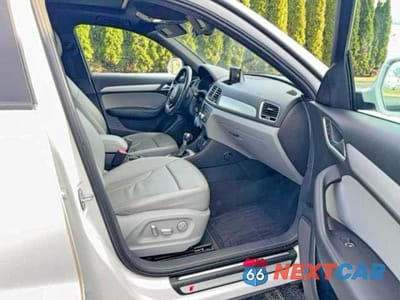 Piąte zdjęcie samochodu w środku: 2018 AUDI Q3 PREMIUM VIN:WA1BCCFS6JR027592 - miniatura