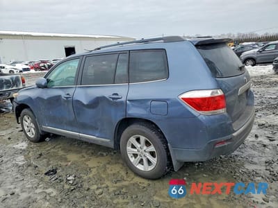 Drugie zdjęcie samochodu z przodu: 2012 TOYOTA HIGHLANDER BASE VIN:5TDBK3EH2CS145948 - miniatura