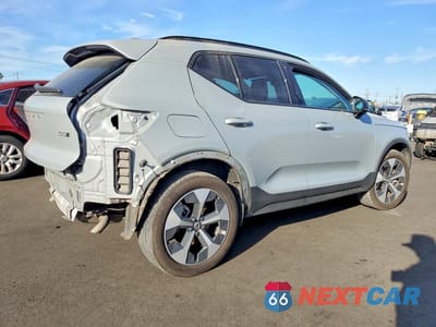 Trzecie zdjęcie samochodu z tyłu: 2025 VOLVO XC40 PLUS VIN:YV4L12UC7S2468886 - miniatura