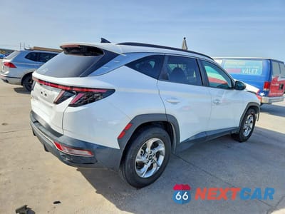Trzecie zdjęcie samochodu z tyłu: 2022 HYUNDAI TUCSON SEL VIN:5NMJB3AE5NH037739 - miniatura