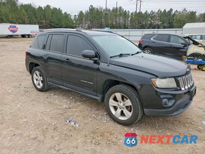 Czwarte zdjęcie samochodu z boku: 2014 JEEP COMPASS LATITUDE VIN:1C4NJDEB4ED626493 - miniatura