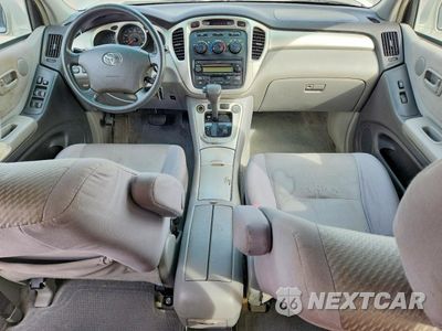 Zdjęcie 8 z 14 samochodu: 2004 TOYOTA HIGHLANDER BASE VIN:JTEDD21A540094239 - miniatura