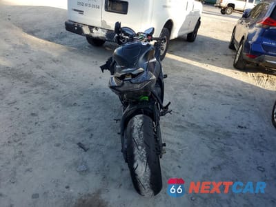 Czwarte zdjęcie samochodu z boku: 2018 KAWASAKI ZX1000 Z VIN:JKAZXCZ15JA003191 - miniatura