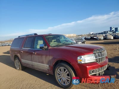 Czwarte zdjęcie samochodu z boku: 2013 LINCOLN NAVIGATOR L VIN:5LMJJ3J5XDEL07514 - miniatura