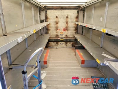Zdjęcie 10 z 12 samochodu: 2005 FREIGHTLINER CHASSIS M LINE WALK-IN VAN VIN:4UZAANBW65CU21349 - miniatura
