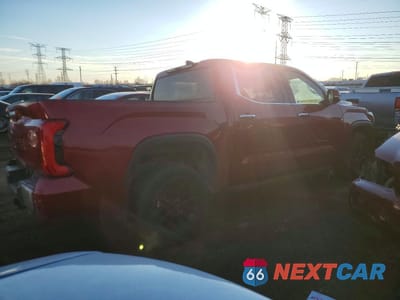 Trzecie zdjęcie samochodu z tyłu: 2022 TOYOTA TUNDRA VIN:5TFJA5DB1NX005457 - miniatura