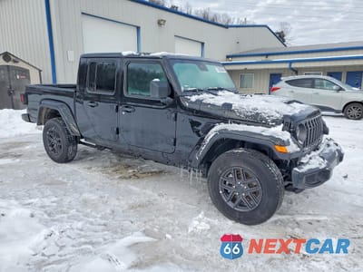 Czwarte zdjęcie samochodu z boku: 2025 JEEP GLADIATOR SPORT VIN:1C6PJTAG2SL534733 - miniatura