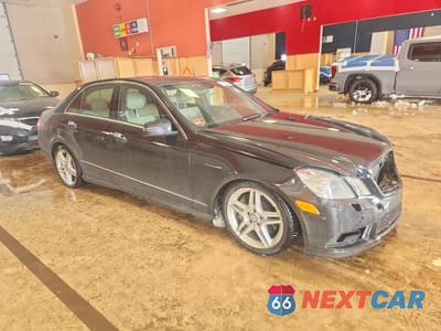 Czwarte zdjęcie samochodu z boku: 2011 MERCEDES-BENZ E 550 4MATIC VIN:WDDHF9AB5BA356484 - miniatura
