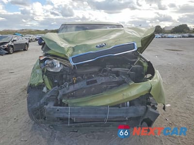 Piąte zdjęcie samochodu w środku: 2016 KIA SOUL BASE VIN:KNDJN2A23G7872336 - miniatura