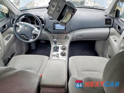 Zdjęcie 8 z 12 samochodu: 2012 TOYOTA HIGHLANDER BASE VIN:5TDBK3EH2CS145948 - miniatura