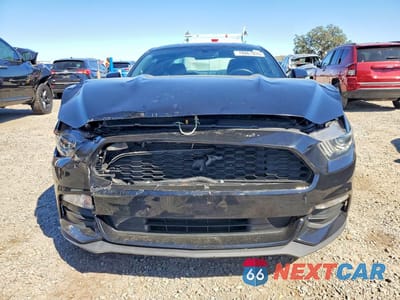 Piąte zdjęcie samochodu w środku: 2016 FORD MUSTANG VIN:1FA6P8AMXG5292135 - miniatura