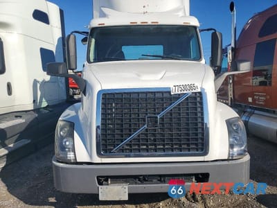 Zdjęcie 9 z 10 samochodu: 2017 VOLVO VNL SEMI TRUCK VIN:4V4N39TG6HN988043 - miniatura