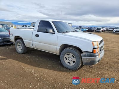 Czwarte zdjęcie samochodu z boku: 2005 CHEVROLET SILVERADO K1500 VIN:1GCEK14T15Z299365 - miniatura