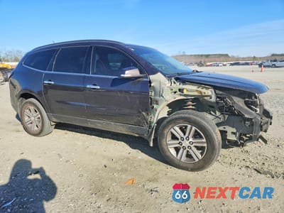 Czwarte zdjęcie samochodu z boku: 2017 CHEVROLET TRAVERSE LT VIN:1GNKRHKD9HJ232316 - miniatura