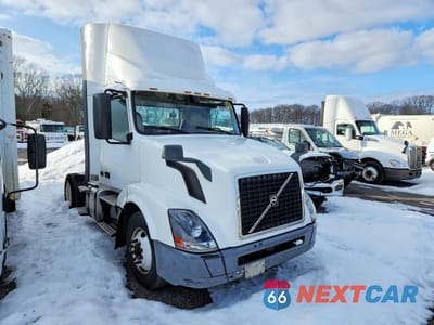 2018 VOLVO VNL SEMI TRUCK 4V4N39TG3JN892487 - główne zdjęcie licytacji z USA - miniatura