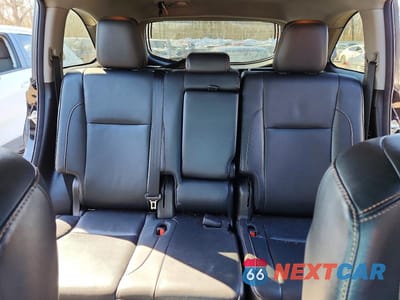 Zdjęcie 10 z 12 samochodu: 2018 TOYOTA HIGHLANDER SE VIN:5TDJZRFH8JS858102 - miniatura