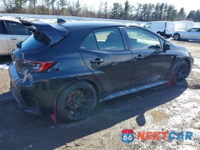 Trzecie zdjęcie samochodu z tyłu: 2023 TOYOTA GR COROLLA CORE VIN:JTNABAAE9PA001520 - miniatura