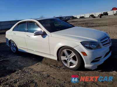 Czwarte zdjęcie samochodu z boku: 2011 MERCEDES-BENZ C 300 4MATIC VIN:WDDGF8BB3BR183294 - miniatura