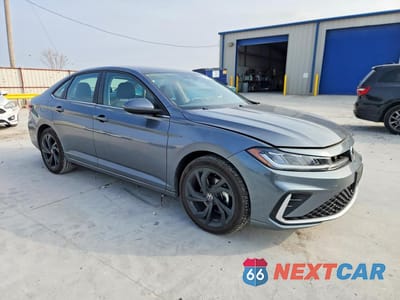 Czwarte zdjęcie samochodu z boku: 2025 VOLKSWAGEN JETTA SE VIN:3VWEX7BU9SM098999 - miniatura