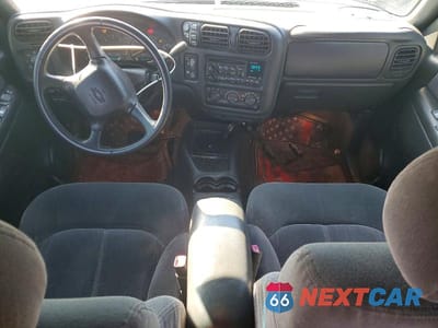 Zdjęcie 8 z 13 samochodu: 2001 CHEV BLAZER VIN:1GNDT13W01K232576 - miniatura