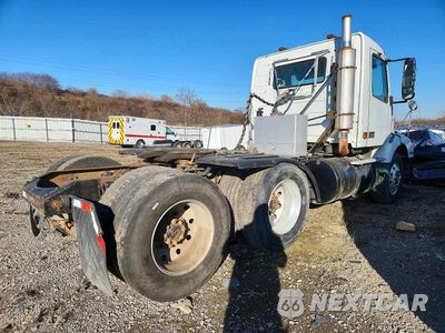 Czwarte zdjęcie samochodu z boku: 2000 VOLVO VNM SEMI TRUCK VIN:4V4MD2UF2YN249628 - miniatura