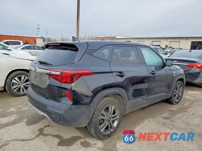 Trzecie zdjęcie samochodu z tyłu: 2021 KIA SELTOS LX VIN:KNDEPCAA4M7174662 - miniatura